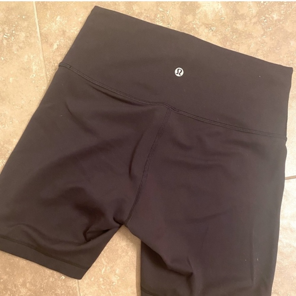 Lululemon shorts yoga 6” size 8